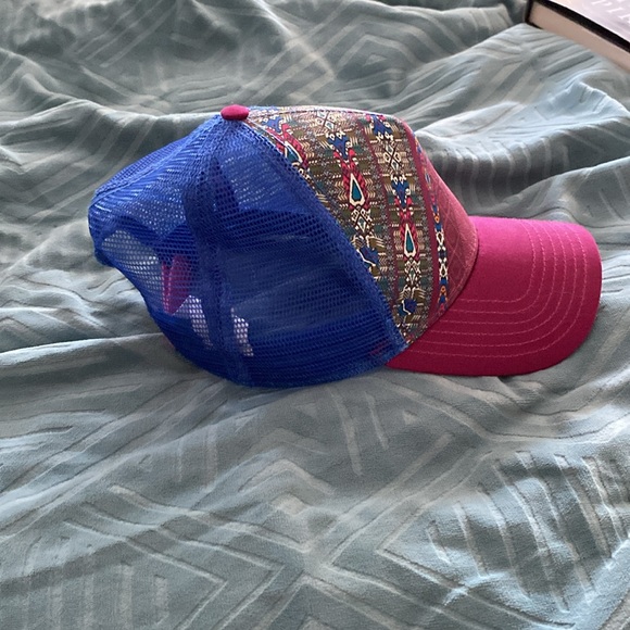 Trucker hat - Picture 3 of 4